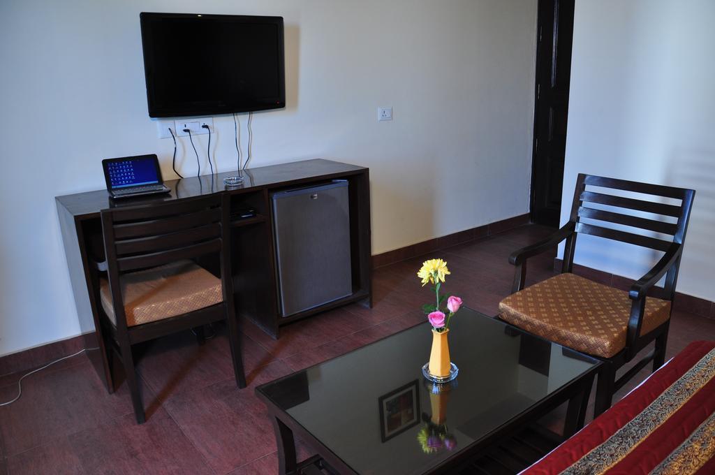 Golden Palm Suites Delhi  Exterior photo